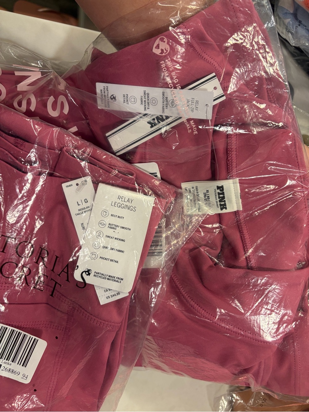 Victoria Secret PINK π©· 3 shorts, 3 pants, 1 Tee, 1 sweatshirt, 1 Sandal, 1 Socks - Picture 2 of 7